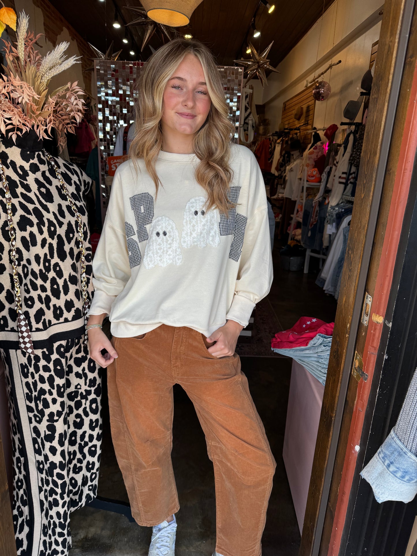 SPOOKY/PATCH SWEATSHIRT