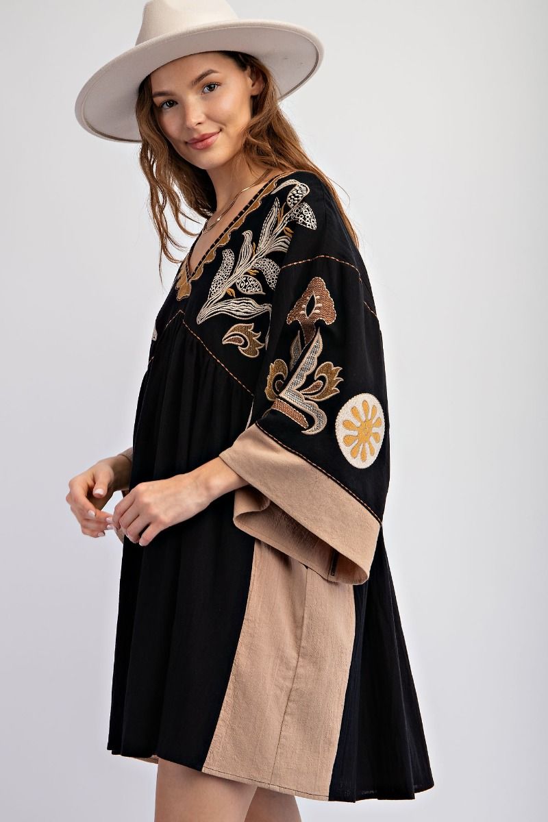 3/4 EMBROIDERY DETAILING BLACK/ TAN