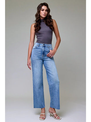 Medium Light Wash Clean Stretch Dad Jean

Crafted from a comfortable and durable blend: 93% Cotton, 5% Polyester, 2% Spandex. This premium denim offers natural softness, enhanced shape retention, and the perfect amount of give.