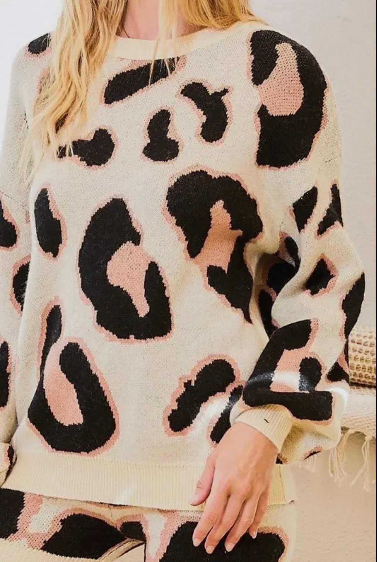 Round neck leopard oversized sweater